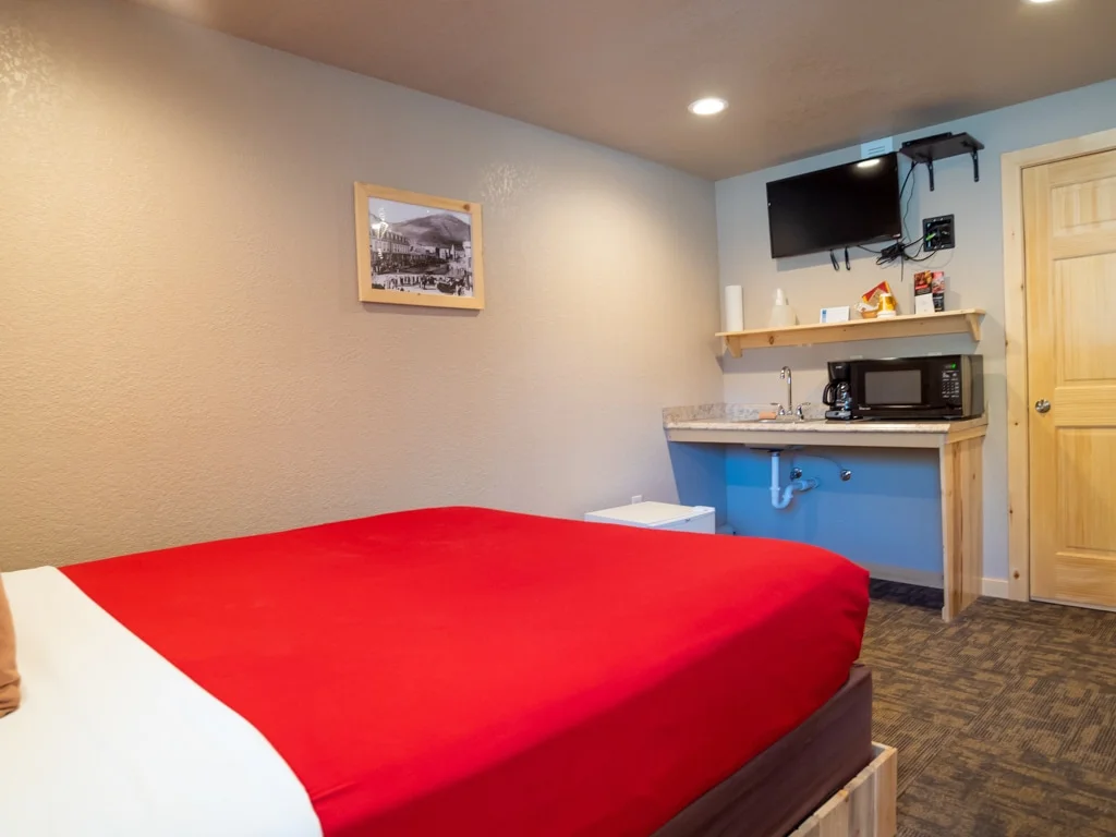 Queen bed room, newly renovated